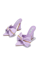 Jetaime Pointy Toe High Heels with Bow Chain